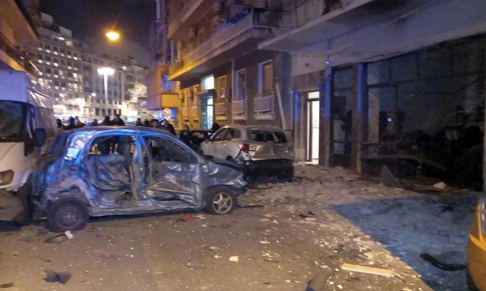 Έκρηξη βόμβας στην Καλλιθέα σε κάβα που ανήκει σε ιδιοκτήτη νυχτερινού κέντρου